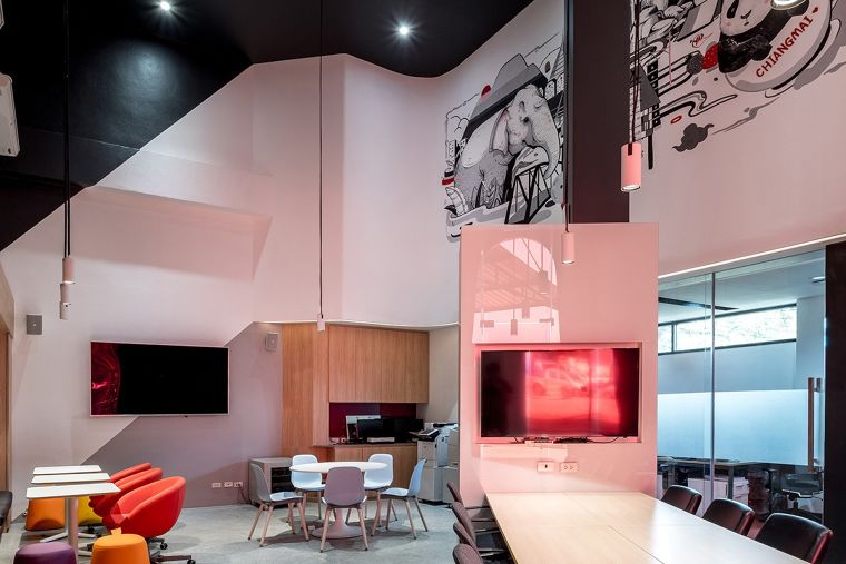 Project: PHILIP MORRISPhoto: PAPERSPACE