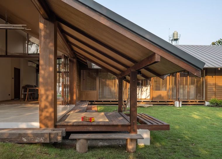 การออกแบบบ้านที่ถ่ายทอดความเป็นท้องถิ่น ผสานแนวคิดอย่างยั่งยืน กับโปรเจกต์ “บ้านเชียงแสน (Baan Jihang Saen)” ภาพประกอบ