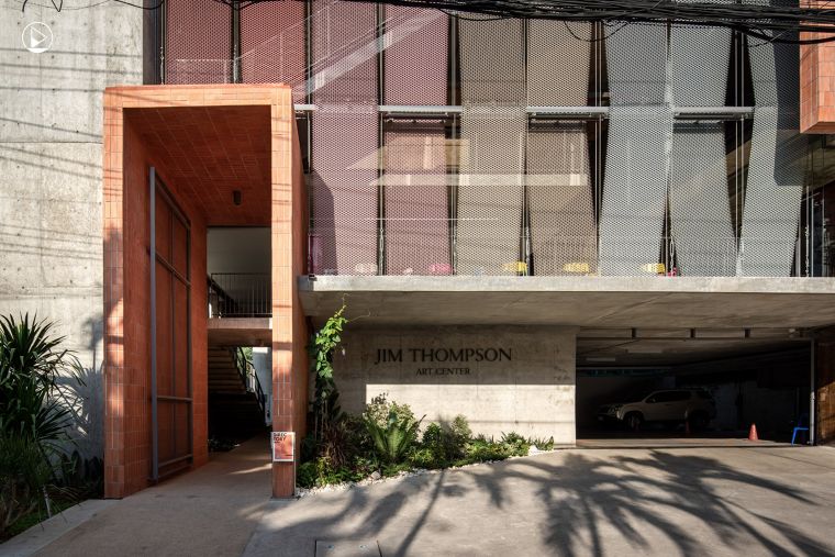 Jim Thompson Art Center  พื้นที่แห่งความคิดสร้างสรรค์ที่ใครก็มาสัมผัสวิถีไทยภายในอาคารโมเดิร์นได้ ภาพประกอบ