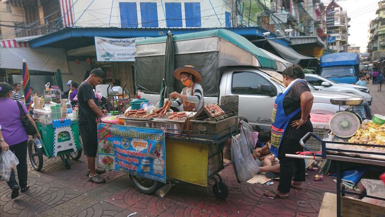 รถเข็นขายอาหาร – สถาปัตยกรรมติดล้อที่สร้างบรรยากาศ Street Food ภาพประกอบ