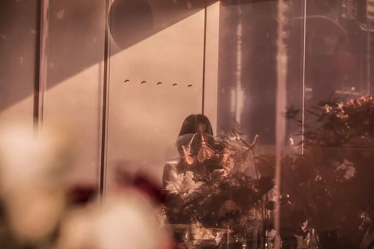 การออกแบบ Visual Experience Architecture ด้วยลูกเล่นการใช้โทนสีให้สัมพันธ์กับพื้นที่การใช้งาน " Nous Restaurant & Flowers Project " ภาพประกอบ