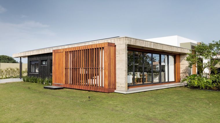House R1 / Studio Bloco Arquitetura

https://www.archdaily.com/

