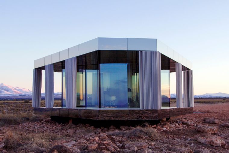 "Glass Pavilion" สถาปัตยกรรมต้นแบบกับการใช้วัสดุกระจก เพื่อค้นหาสภาวะอยู่สบาย ท่ามกลางบริบททะเลทราย ภาพประกอบ