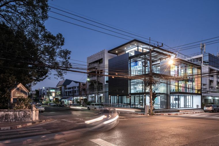 YONGKIT OFFICE BUILDING สำนักงานโครงสร้างเหล็ก สะท้อนอัตลักษณ์สถาปัตยกรรมที่เรียบง่าย  สร้างได้เร็วแม้ในพื้นที่จำกัด ภาพประกอบ