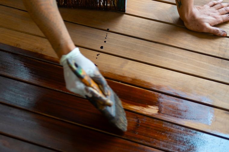 ผ่อนคลายได้เต็มที่ Relax ได้สุดพลัง! ท่ามกลางบรรยากาศสระว่ายน้ำสุดคูล พร้อมตัวช่วยปกป้องพื้นไม้ริมสระ ด้วยสีย้อมไม้พื้น “Solignum Decking Stain”   ภาพประกอบ