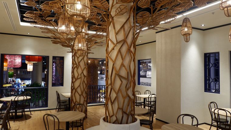 สินค้าไม้อัดดัดโค้งออบแบบโดย คุณ Supachai Kleawtanong, Design Director บริษัท Nakkhid Design Studio.