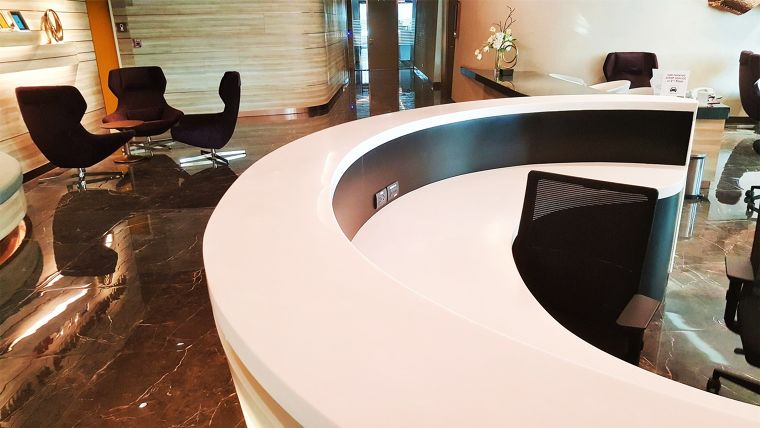 ทำไมต้อง Solid Surface? พาไปดูเหตุผลที่ทำให้งาน interior ชิ้นต่อไปของคุณ ต้องเป็นหินสังเคราะห์ดัดโค้ง!   ภาพประกอบ