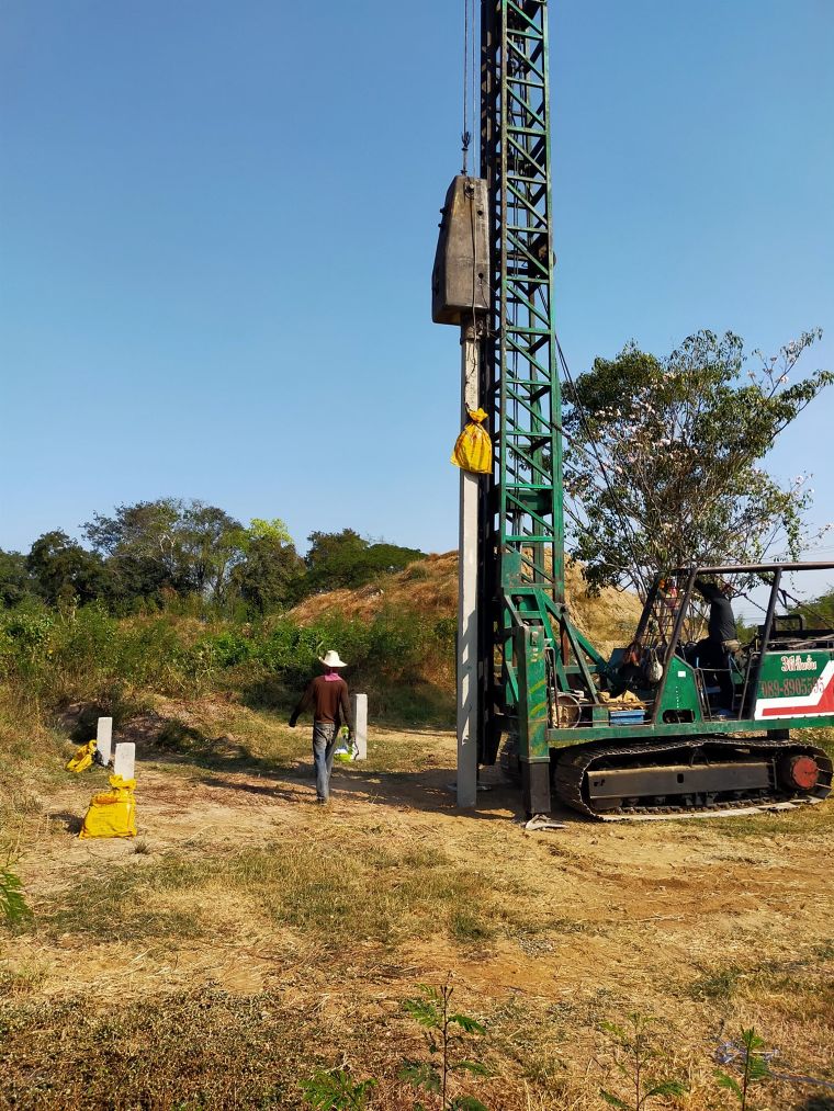คอนกรีตแอโนด (Concrete Anode) ที่ติดตั้งกับเหล็กเสริมเสาเข็มตอก
