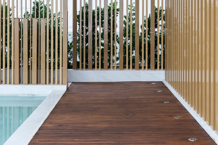 ผ่อนคลายได้เต็มที่ Relax ได้สุดพลัง! ท่ามกลางบรรยากาศสระว่ายน้ำสุดคูล พร้อมตัวช่วยปกป้องพื้นไม้ริมสระ ด้วยสีย้อมไม้พื้น “Solignum Decking Stain”   ภาพประกอบ