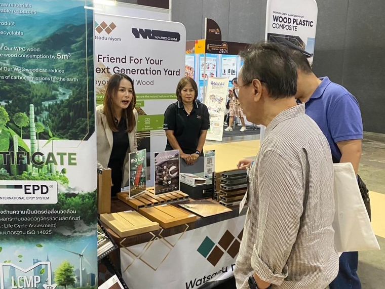 PD (Environmental Product Declaration)&nbsp;คือใบรับรองที่แสดงข้อมูลการปล่อยคาร์บอนตลอดวงจรชีวิตผลิตภัณฑ์อย่างโปร่งใส ซึ่งช่วยให้นักออกแบบ ผู้พัฒนาโครงการ และเจ้าของบ้านสามารถเลือกวัสดุที่สอดคล้องกับมาตรฐานอาคารเขียว เช่น LEED หรือ TREES ได้อย่างมั่นใจ
