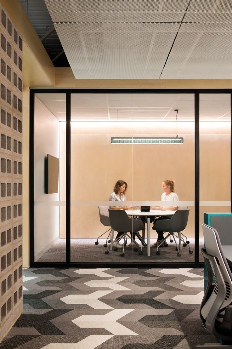 การใช้กระจกกันเสียง Acoustic Glass ทำผนังห้องประชุมขนาดเล็ก

