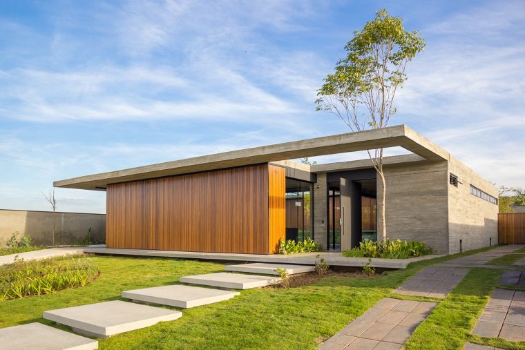 Patio House / 24 7 Arquitetura

https://www.archdaily.com/
