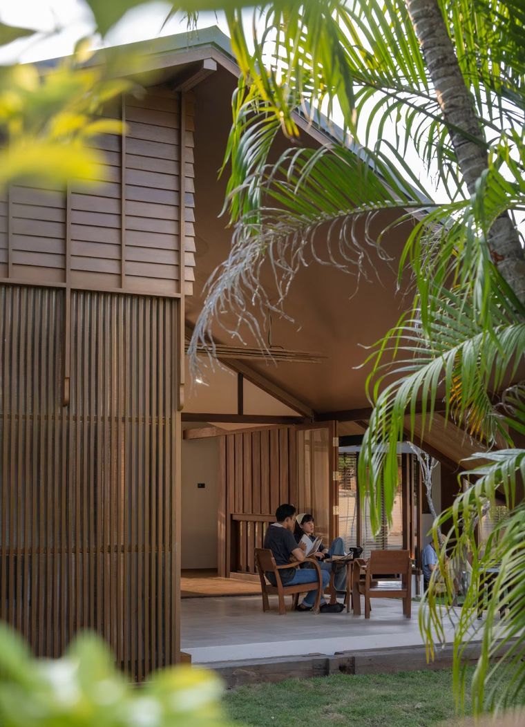 การออกแบบบ้านที่ถ่ายทอดความเป็นท้องถิ่น ผสานแนวคิดอย่างยั่งยืน กับโปรเจกต์ “บ้านเชียงแสน (Baan Jihang Saen)” ภาพประกอบ