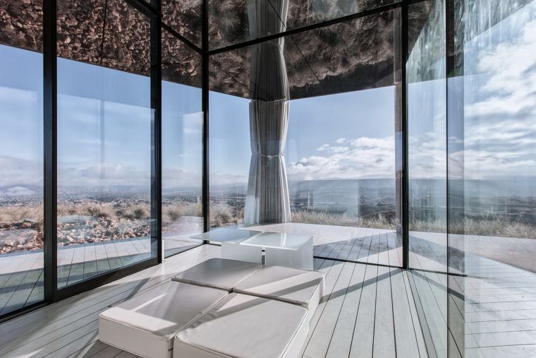 "Glass Pavilion" สถาปัตยกรรมต้นแบบกับการใช้วัสดุกระจก เพื่อค้นหาสภาวะอยู่สบาย ท่ามกลางบริบททะเลทราย ภาพประกอบ