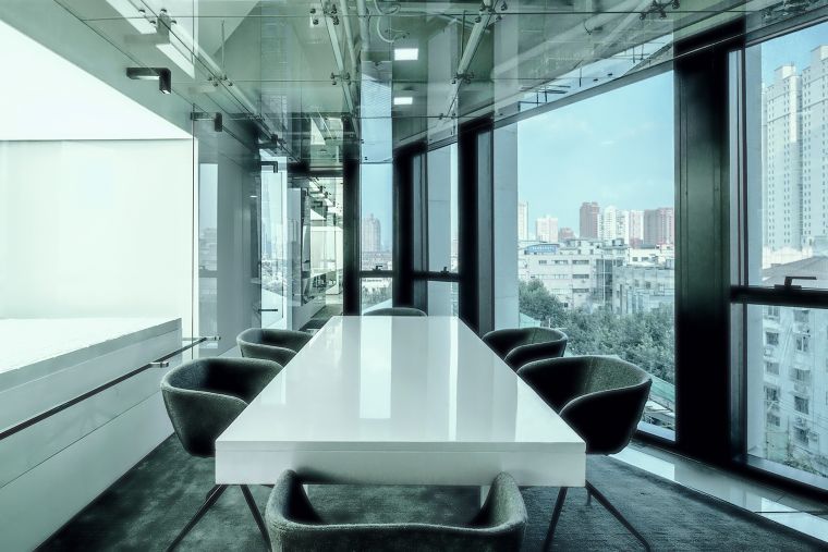 "SOHO OFFICE" กับการเปลี่ยนพื้นที่สำนักงานให้เป็น Installation Space ด้วยการนำกระจกหลากชนิดมาใช้ตกแต่งในทุกระนาบมิติ ภาพประกอบ