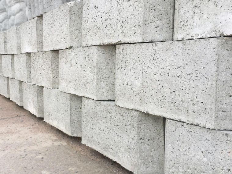 กำแพงกันดินสำเร็จรูป (Retaining Wall Block) มีกี่ประเภท แต่ละประเภทมีคุณสมบัติเด่น และวิธีการนำไปใช้งานอย่างไร | Wazzadu กำแพงกันดินสำเร็จรูป (Retaining Wall Block) มีกี่ประเภท แต่ละประเภทมีคุณสมบัติเด่น และวิธีการนำไปใช้งานอย่างไร | Wazzadu