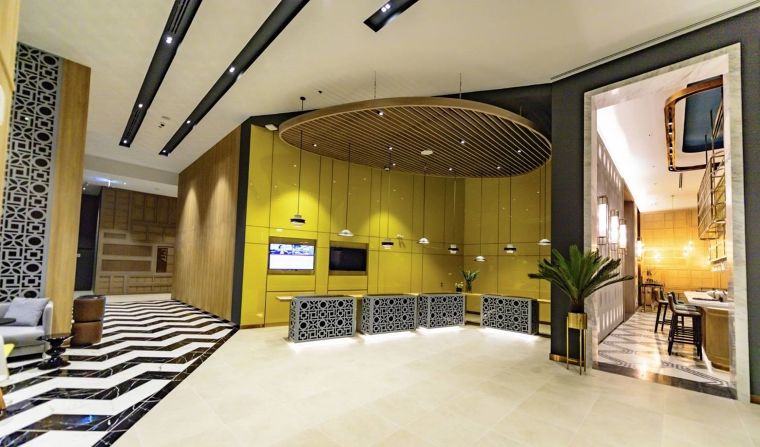 ผนังกระจกเคลือบสี (Colorkote) ช่วยสร้างความโดดเด่นให้ Space ด้วยบรรยากาศที่สดใส&nbsp;
