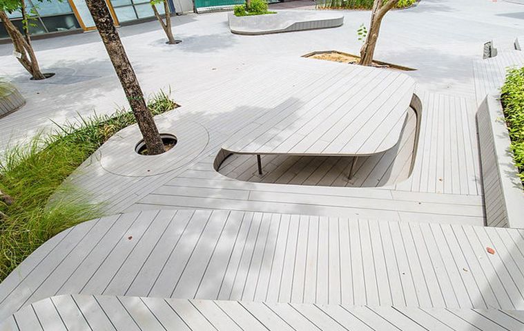 การเลือกใช้ไม้สังเคราะห์ (WPC) ของแบรนด์ Hybrid Wood by Solumat เป็นวัสดุปูพื้น ทั้งภายนอกและภายในอาคาร ภาพประกอบ