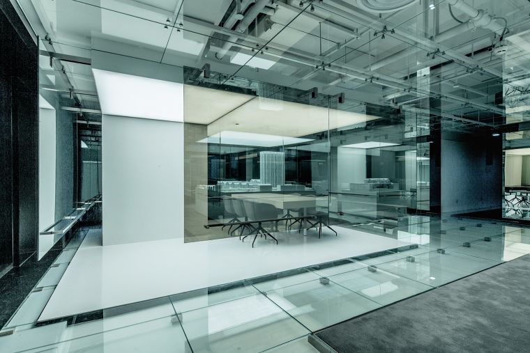 "SOHO OFFICE" กับการเปลี่ยนพื้นที่สำนักงานให้เป็น Installation Space ด้วยการนำกระจกหลากชนิดมาใช้ตกแต่งในทุกระนาบมิติ ภาพประกอบ