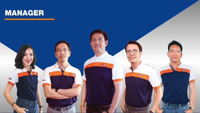 (คนกลาง) คุณประเสริฐ ธรรมมนุญกุล CEO ผู้ก่อตั้งบริษัท Kemrex (บุตรคนโตของคุณสุธี)