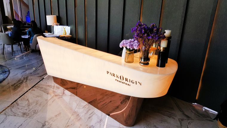 ทำไมต้อง Solid Surface? พาไปดูเหตุผลที่ทำให้งาน interior ชิ้นต่อไปของคุณ ต้องเป็นหินสังเคราะห์ดัดโค้ง!   ภาพประกอบ