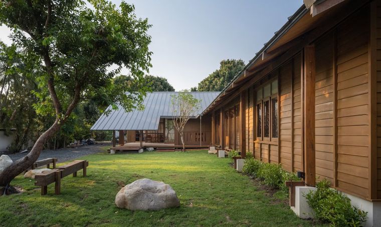 การออกแบบบ้านที่ถ่ายทอดความเป็นท้องถิ่น ผสานแนวคิดอย่างยั่งยืน กับโปรเจกต์ “บ้านเชียงแสน (Baan Jihang Saen)” ภาพประกอบ