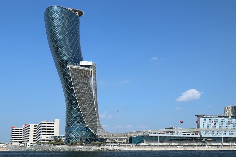 อาคารที่ท้าทายทุกกฏของสถาปัตยกรรม ด้วยรูปทรงที่โน้มเอียงมากที่สุดในโลก "Capital Gate - Abu Dhabi" ภาพประกอบ