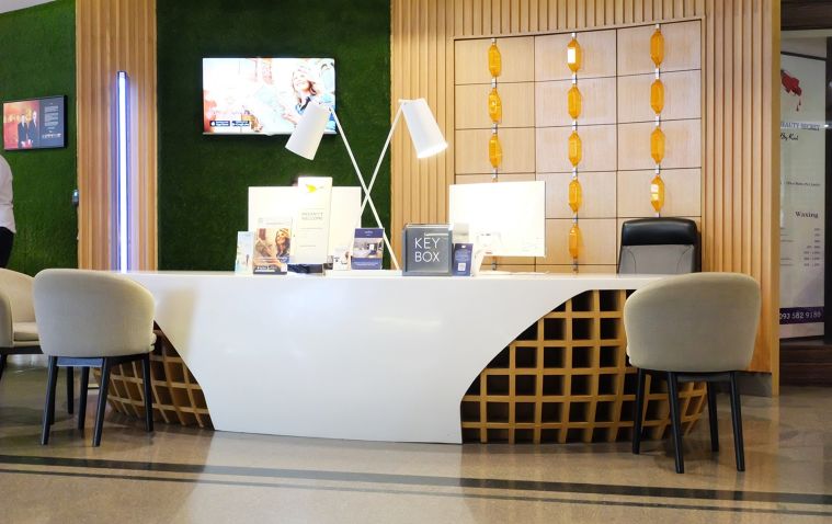 ทำไมต้อง Solid Surface? พาไปดูเหตุผลที่ทำให้งาน interior ชิ้นต่อไปของคุณ ต้องเป็นหินสังเคราะห์ดัดโค้ง!   ภาพประกอบ