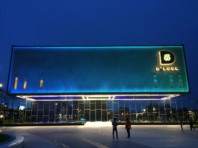 Project : Singha D’Luck Cinematic Theatreการออกแบบสีสันของ lighting ซึ่งไล่ระดับเป็นโทนสีน้ำเงินเพื่อดูใกล้เคียงกับสภาพตอนกลางคืน&nbsp;