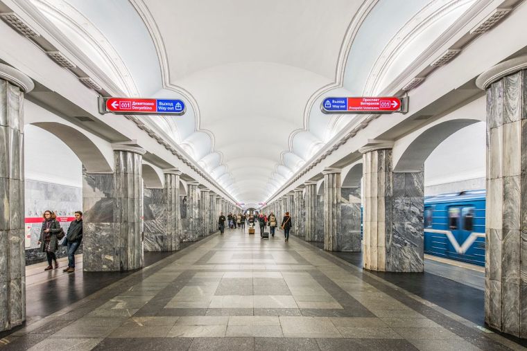 " One Point Perspective of Moscow's Most Beautiful Metro Stations "  ภาพประกอบ