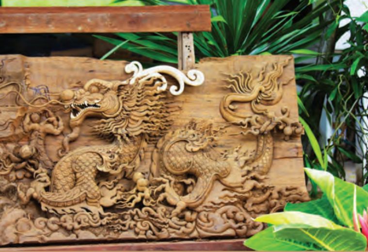 ครูศิลปาชีพผู้สืบสานงานแกะสลักไม จนเกิดผลงานที่ทรงคุณคา “ครูอนุชา สาขาเรือน” ภาพประกอบ