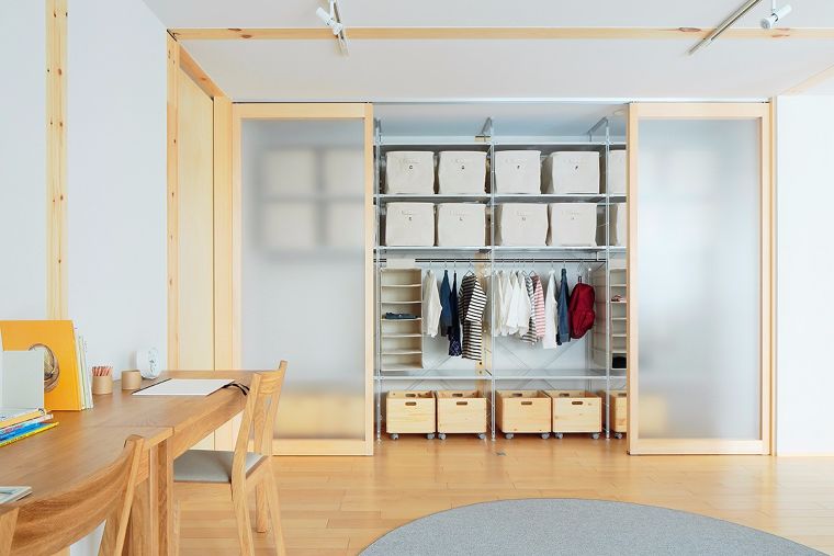 &nbsp;2. ไอเดียการกั้นห้องแต่งตัวสไตล์ Muji, Zakka&nbsp; ให้ห้องดูอบอุ่นแบบบ้านสไตล์ญี่ปุ่น