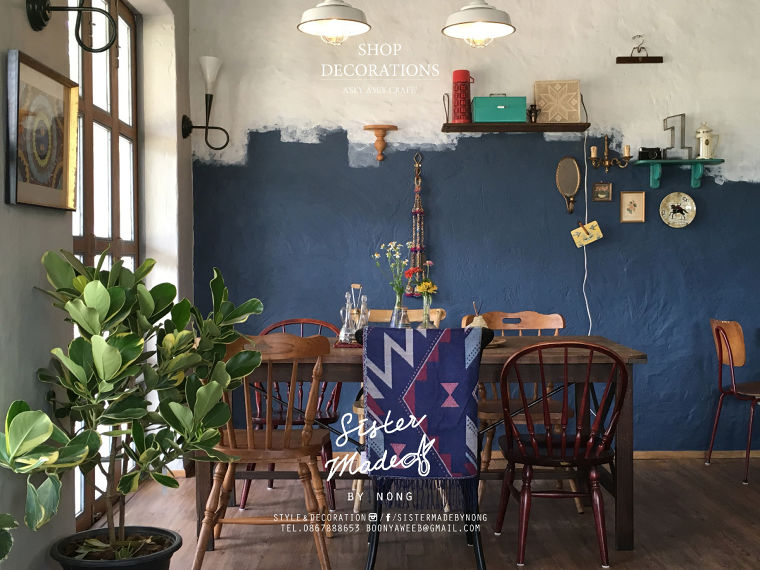 ร้านกาแฟ ในบ้านดิน ในสไตล์ไร่เอกเขนก ภาพประกอบ