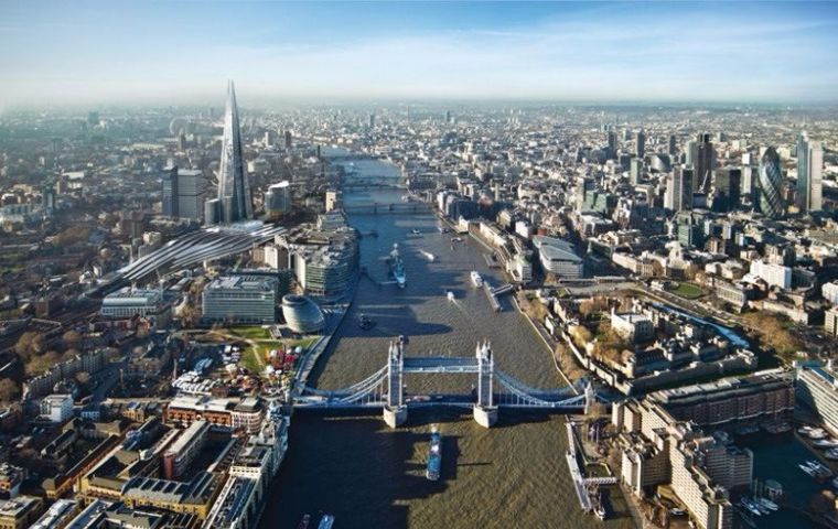 &nbsp;ภาพมุมสูงกรุงลอนดอน ,อังกฤษ ในมุมที่เห็นเส้นสายของผังเมืองชัดเจน&nbsp; ภาพโดย www.archdaily.com