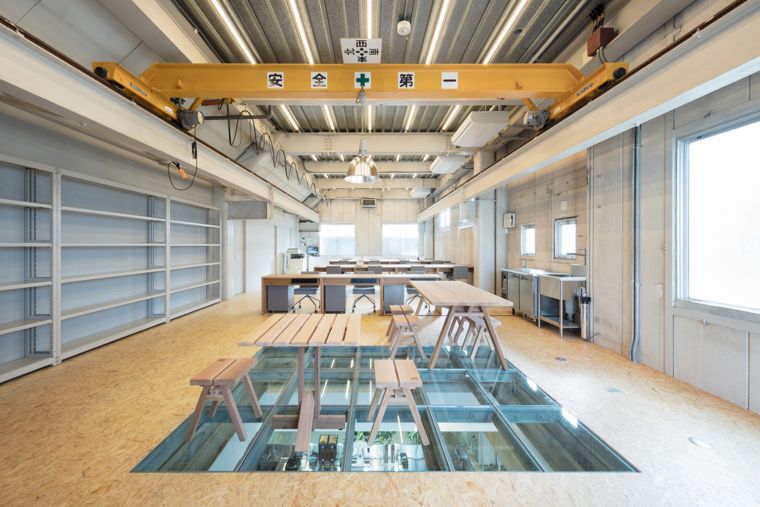 Blue Bottle Coffee Nakameguro Cafe นั่งจิบกาแฟ ในบรรยากาศที่กลมกล่อม สวยเด่นด้วยวัสดุ "ไม้" และ "ปูน"  ภาพประกอบ