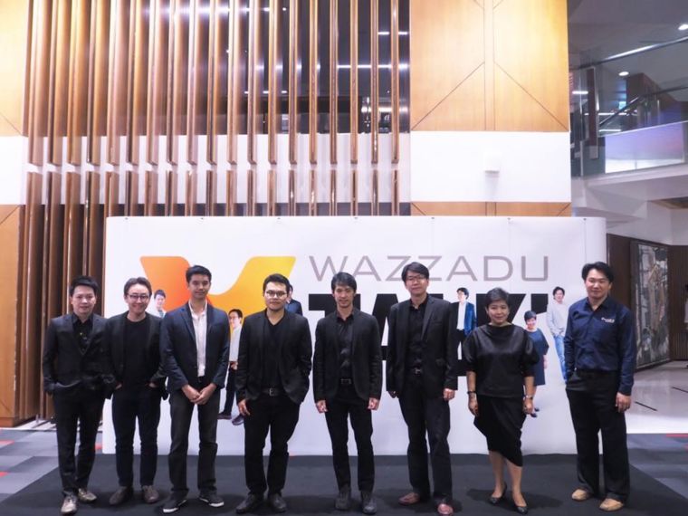 &nbsp;Keynote Speaker ทั้ง 8 ท่าน ถ่ายภาพร่วมกัน