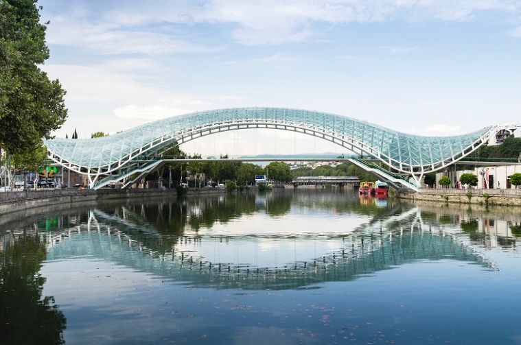 The Bridge of Peace / Designed by Michele De Lucchi  ภาพประกอบ