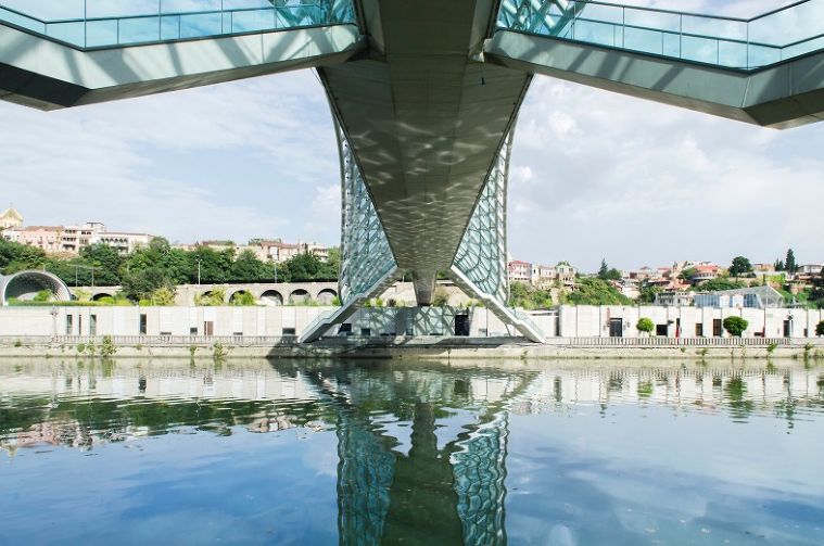 The Bridge of Peace / Designed by Michele De Lucchi  ภาพประกอบ