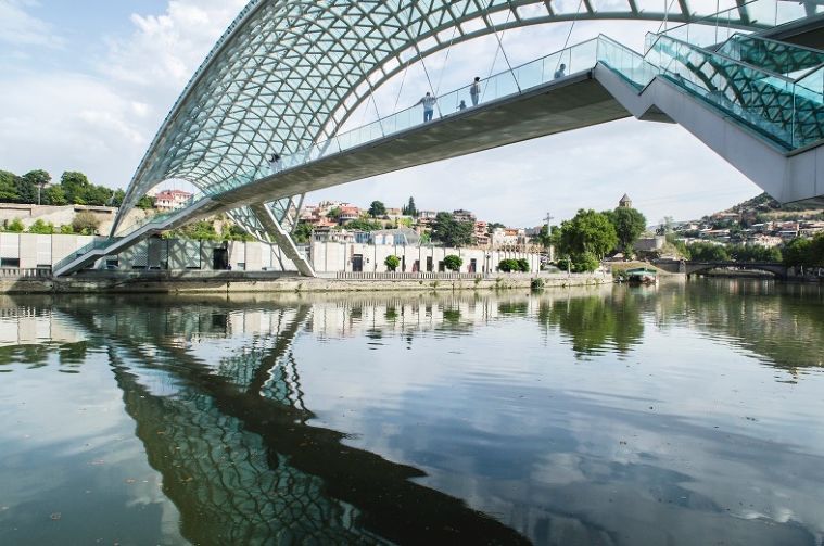 The Bridge of Peace / Designed by Michele De Lucchi  ภาพประกอบ