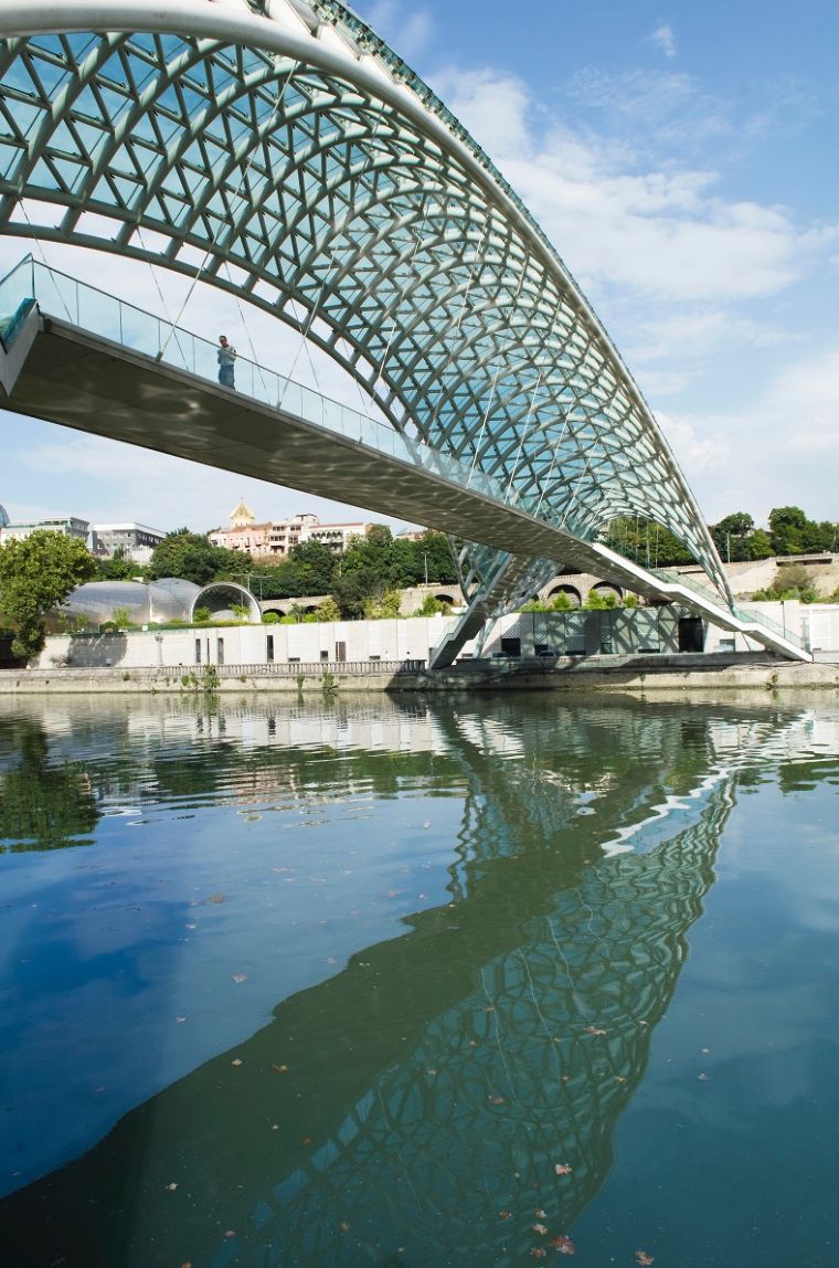 The Bridge of Peace / Designed by Michele De Lucchi  ภาพประกอบ