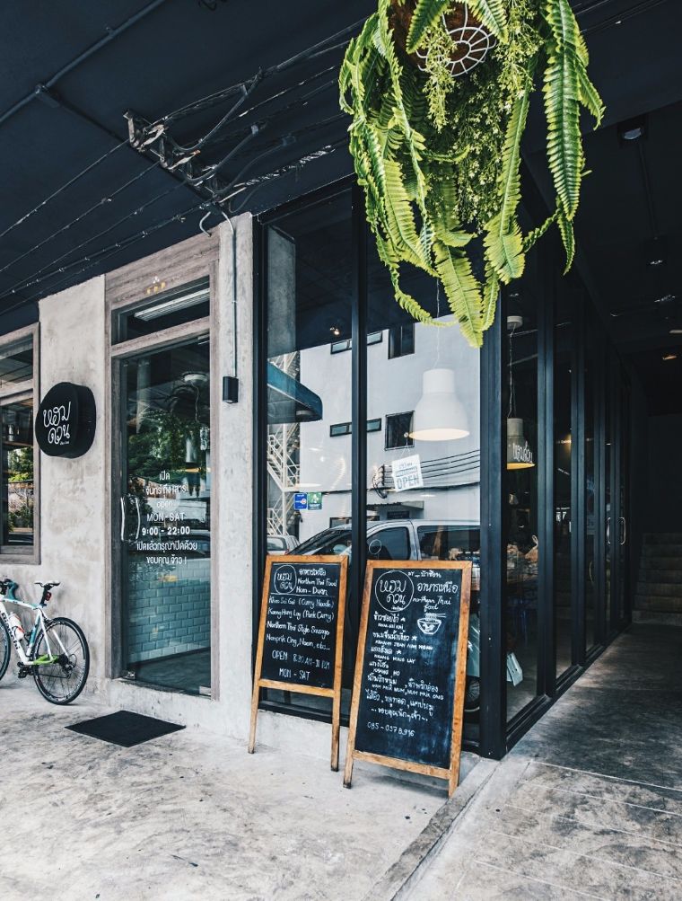 ห อ ม ด่ ว น ร้านอาหารเหนือ ที่รีโนเวทตึกเก่ามาทำใหม่ในบรรยากาศแบบ ชิค+ชิล | Wazzadu ห อ ม ด่ ว น ร้านอาหารเหนือ ที่รีโนเวทตึกเก่ามาทำใหม่ในบรรยากาศแบบ ชิค+ชิล | Wazzadu