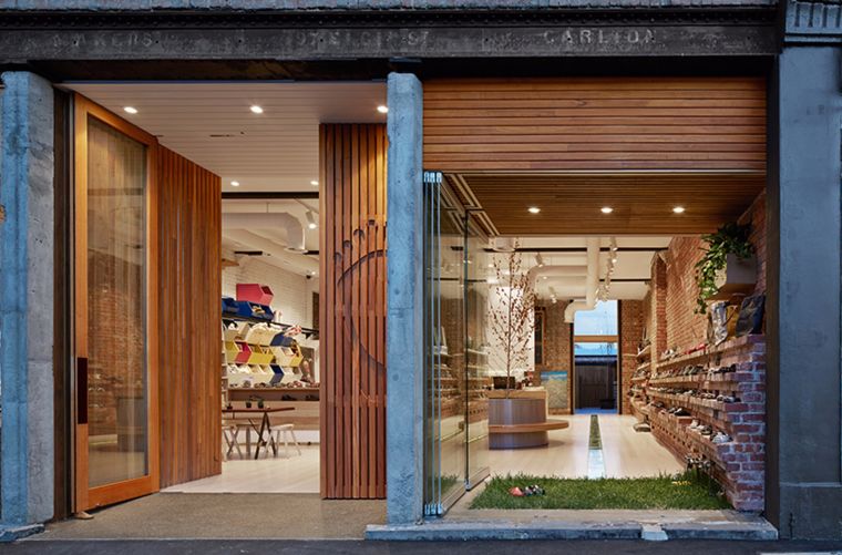 แปลงโฉมร้านรองเท้า " Birkenstock " ให้เป็นออฟฟิศและ shop สุดเก๋ ในสไตล์ T r o p i c a l !! ภาพประกอบ