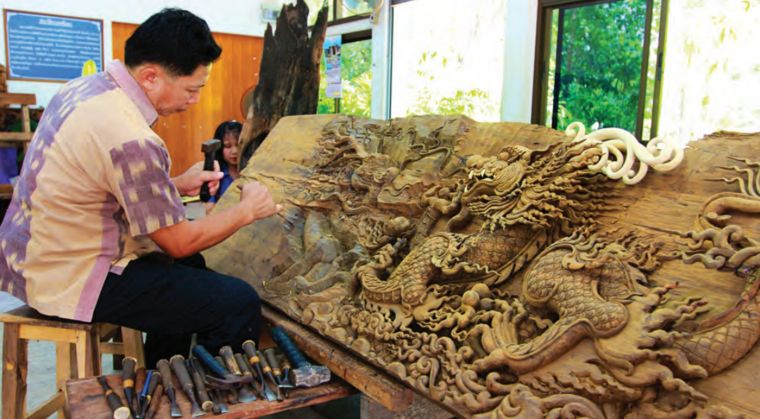 ครูศิลปาชีพผู้สืบสานงานแกะสลักไม จนเกิดผลงานที่ทรงคุณคา “ครูอนุชา สาขาเรือน” ภาพประกอบ