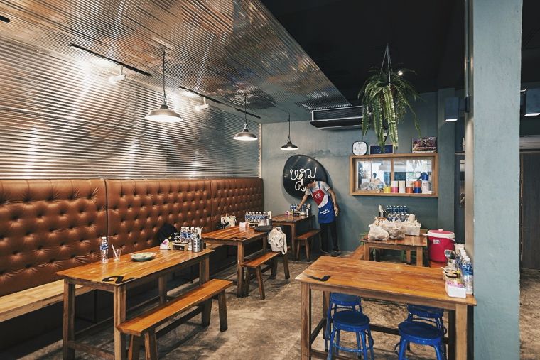 ห อ ม ด่ ว น  ร้านอาหารเหนือ ที่รีโนเวทตึกเก่ามาทำใหม่ในบรรยากาศแบบ ชิค+ชิล  ภาพประกอบ