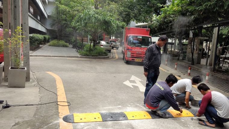 การติดตั้งยางชะลอความเร็ว Maxway ภาพประกอบ