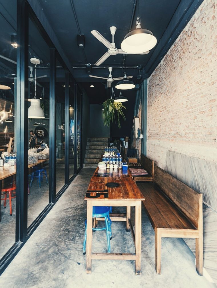 ห อ ม ด่ ว น  ร้านอาหารเหนือ ที่รีโนเวทตึกเก่ามาทำใหม่ในบรรยากาศแบบ ชิค+ชิล  ภาพประกอบ