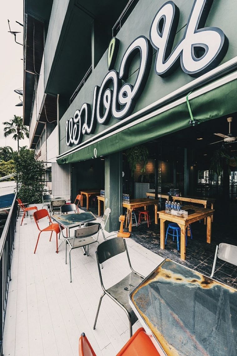 ห อ ม ด่ ว น  ร้านอาหารเหนือ ที่รีโนเวทตึกเก่ามาทำใหม่ในบรรยากาศแบบ ชิค+ชิล  ภาพประกอบ