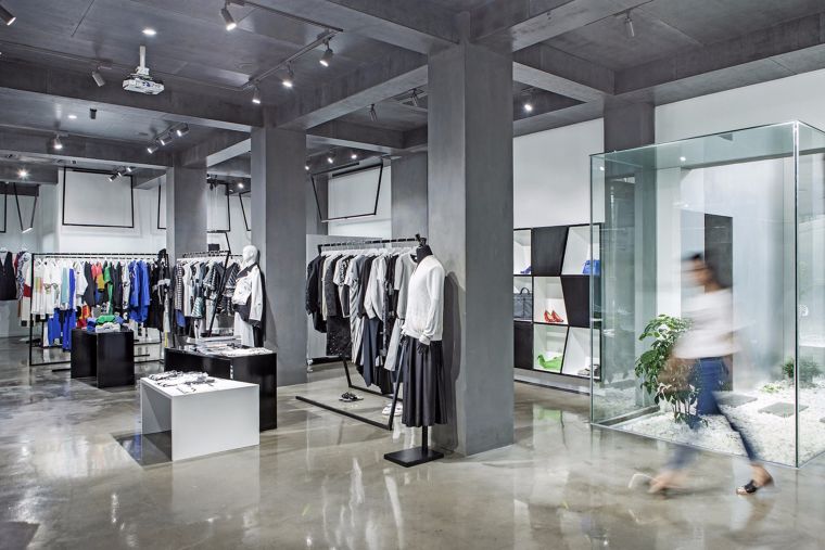 การรีโนเวทอาคารเก่าให้กลายเป็นร้าน Shopping ในสไตล์ " Modern Tropical "  ภาพประกอบ