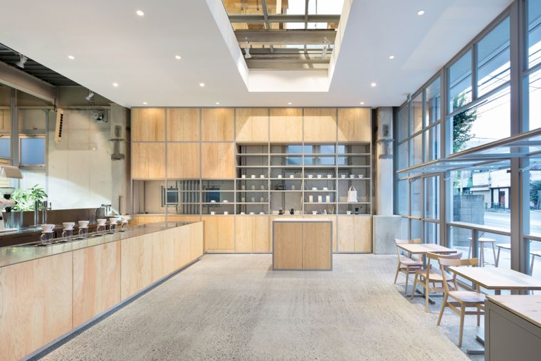 Blue Bottle Coffee Nakameguro Cafe นั่งจิบกาแฟ ในบรรยากาศที่กลมกล่อม สวยเด่นด้วยวัสดุ "ไม้" และ "ปูน"  ภาพประกอบ